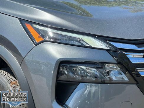 Used 2025 Nissan Rogue S AWD/4WD image 11