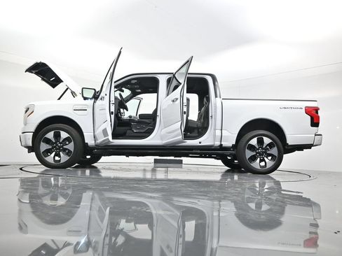 Used 2023 Ford F150 Lightning Platinum AWD/4WD image 55