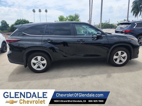 Used 2024 Toyota Highlander LE AWD/4WD image 8