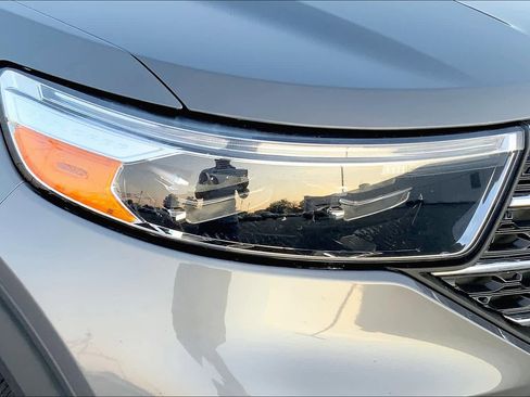 Used 2022 Ford Explorer XLT w/ Equipment Group 202A image 25