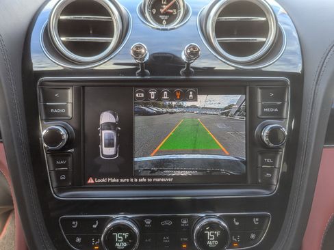 Used 2018 Bentley Bentayga Mulliner image 25