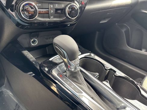 Used 2025 Chevrolet Trax LT FWD image 38