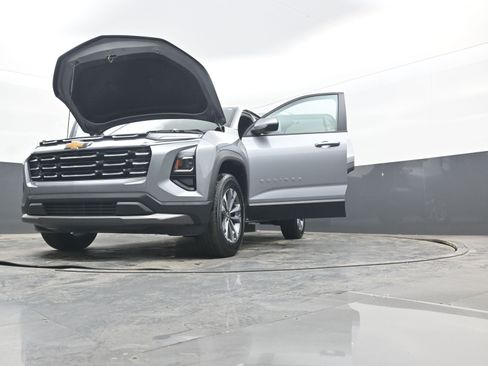 Used 2025 Chevrolet Equinox LT image 38