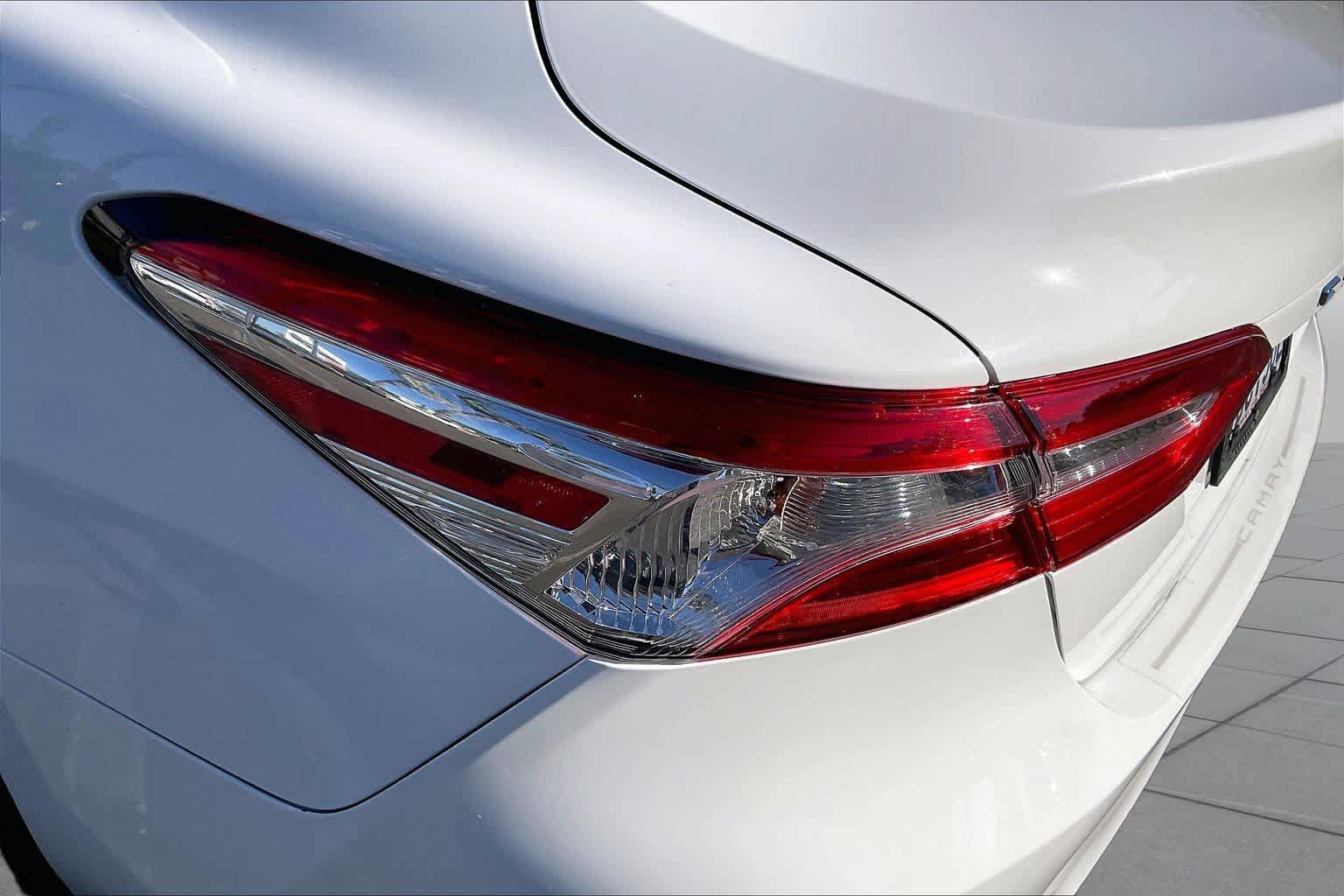 Used 2018 Toyota Camry LE FWD image 25