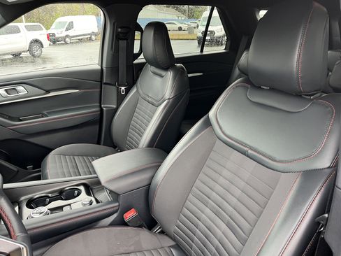 Used 2025 Ford Explorer ST-Line image 18