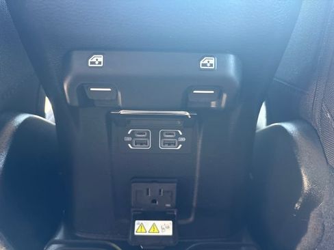 Used 2022 Jeep Gladiator Overland AWD/4WD image 18