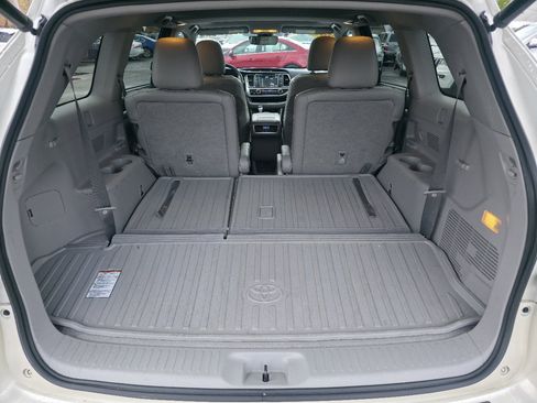 Used 2017 Toyota Highlander Limited image 20