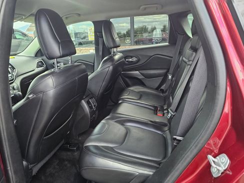 Used 2019 Jeep Cherokee Limited w/ Luxury Group FWD image 9
