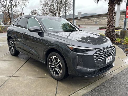 Used 2025 Audi Q5 Premium Plus w/ Premium Plus image 3