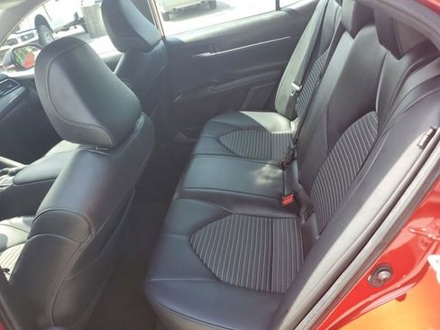 Used 2021 Toyota Camry SE FWD image 12