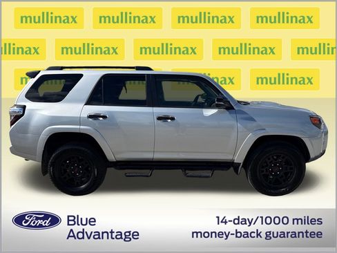 Used 2021 Toyota 4Runner Venture w/ Moonroof Package AWD/4WD image 2