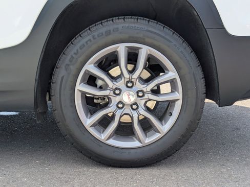Certified 2024 GMC Terrain SLT AWD/4WD image 50