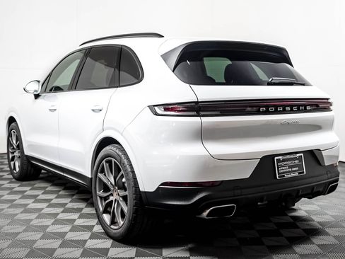 Certified 2024 Porsche Cayenne AWD/4WD image 3