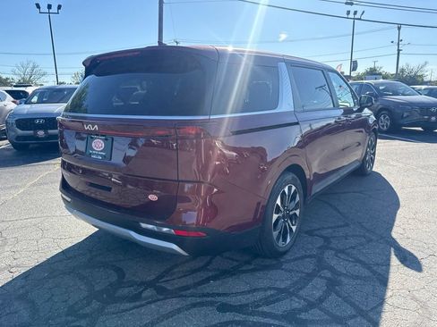 Used 2024 Kia Carnival EX FWD image 5