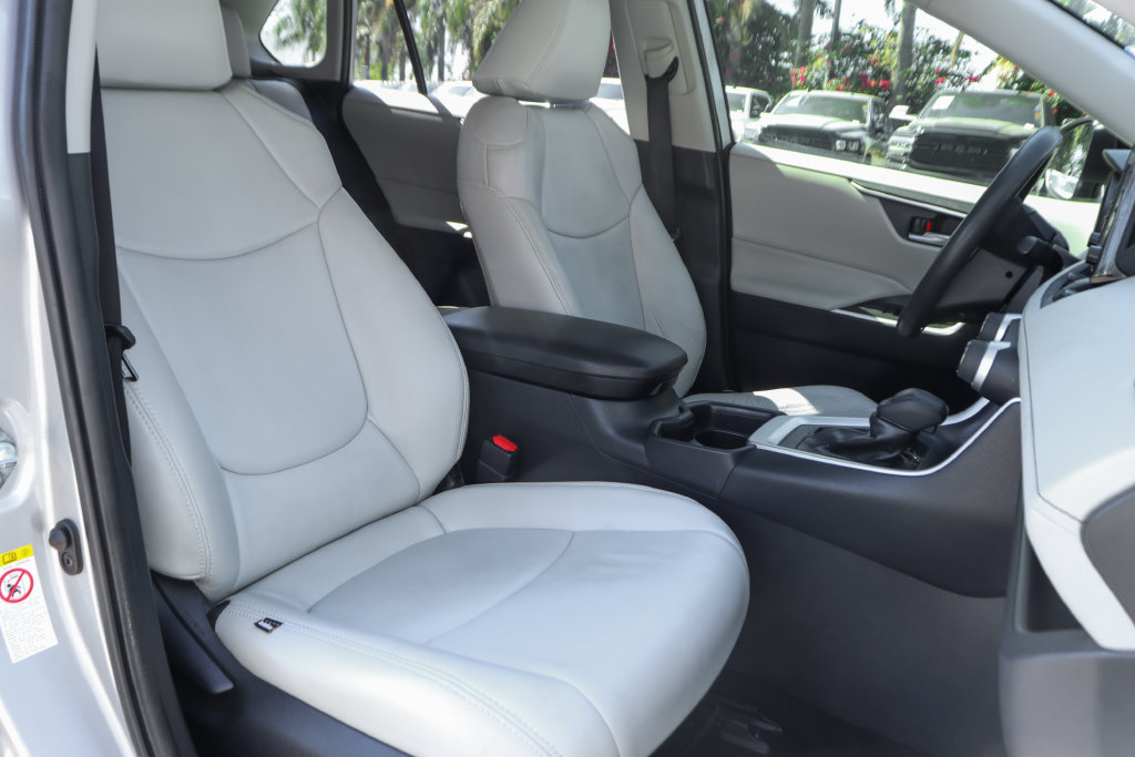 Used 2019 Toyota RAV4 XLE FWD image 38