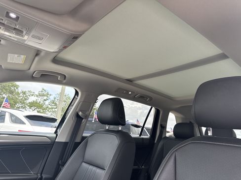 Certified 2022 Volkswagen Tiguan SE w/ Panoramic Sunroof Package FWD image 23