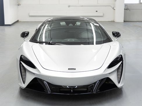 Used 2023 McLaren Artura image 11