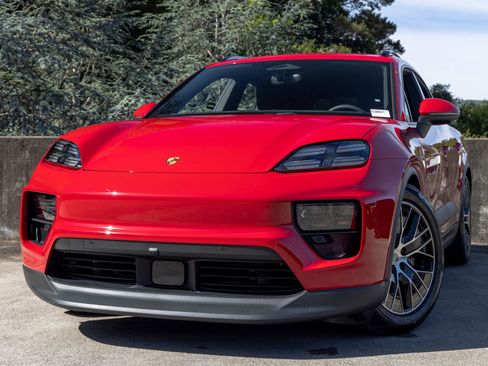 New 2026 Porsche Macan 4 Electric AWD/4WD image 7