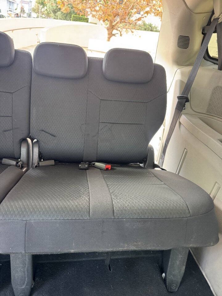 Used 2010 Dodge Grand Caravan SE w/ Climate Group FWD image 18