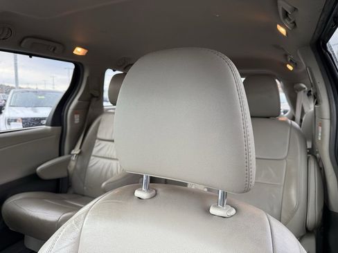 Used 2017 Toyota Sienna XLE image 23