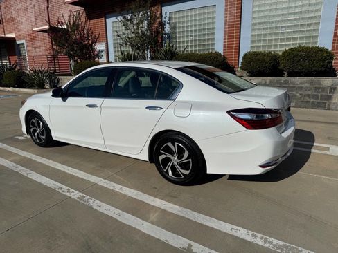 Used 2016 Honda Accord LX image 4