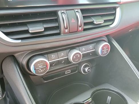 Used 2024 Alfa Romeo Giulia Veloce image 24