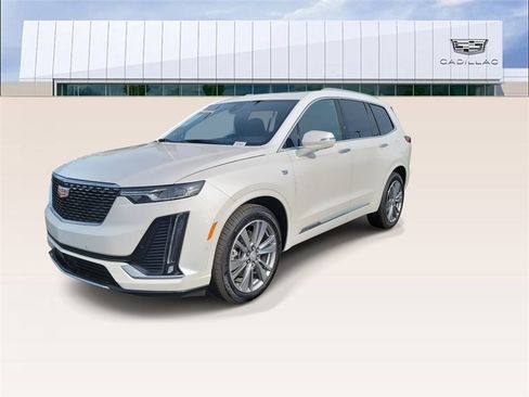 Used 2025 Cadillac XT6 Premium Luxury w/ Technology Package image 4