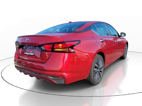 Used 2025 Nissan Altima 2.5 SV FWD image 4