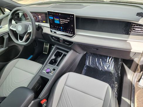 New 2026 Volkswagen Tiguan SE R-Line AWD/4WD image 13