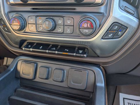 Used 2018 Chevrolet Silverado 2500 LTZ image 17