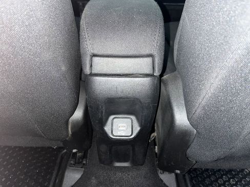 Used 2019 Jeep Renegade Latitude w/ Cold Weather Group image 31