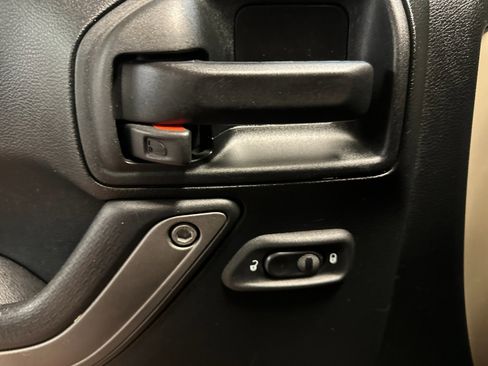 Used 2018 Jeep Wrangler Unlimited Sport S image 10