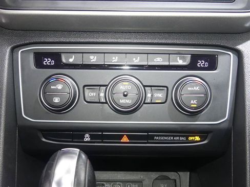 Used 2020 Volkswagen Atlas Cross Sport SE AWD/4WD image 38