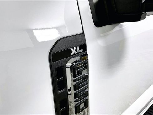 Used 2023 Ford F250 XL w/ FX4 Off-Road Package image 14