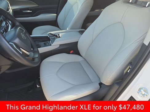 Used 2025 Toyota Grand Highlander AWD image 24