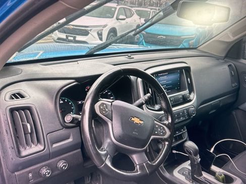 Used 2022 Chevrolet Colorado LT w/ LT Convenience Package image 11
