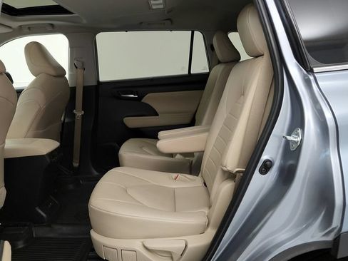 Certified 2024 Toyota Highlander XLE FWD image 55