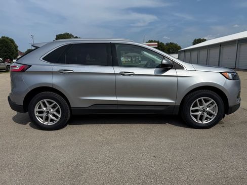 Used 2024 Ford Edge SEL w/ Convenience Package AWD/4WD image 4