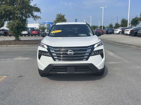 Used 2025 Nissan Rogue S AWD/4WD image 2