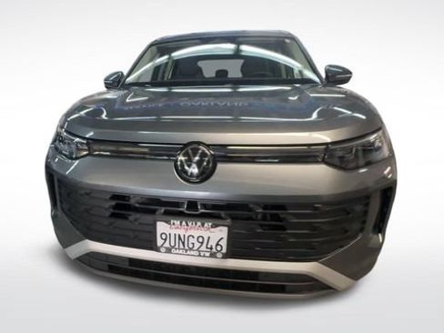 Certified 2025 Volkswagen Tiguan SE AWD/4WD image 3