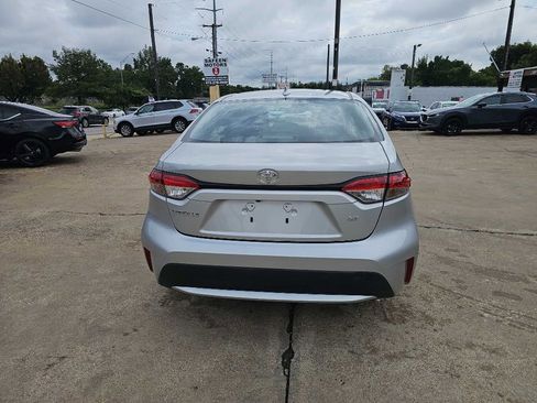 Used 2024 Toyota Corolla LE image 2