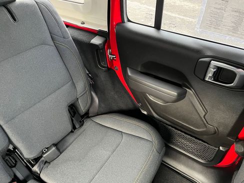 Used 2025 Jeep Wrangler Sport S image 36