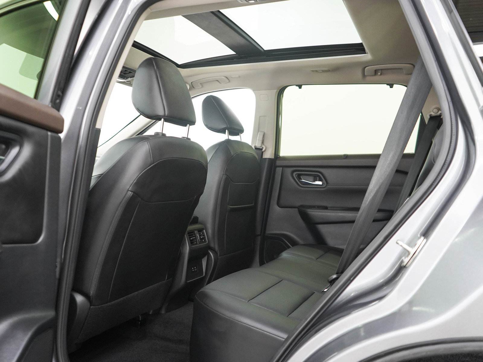 Used 2023 Nissan Rogue SV w/ SV Premium B Package AWD/4WD image 18