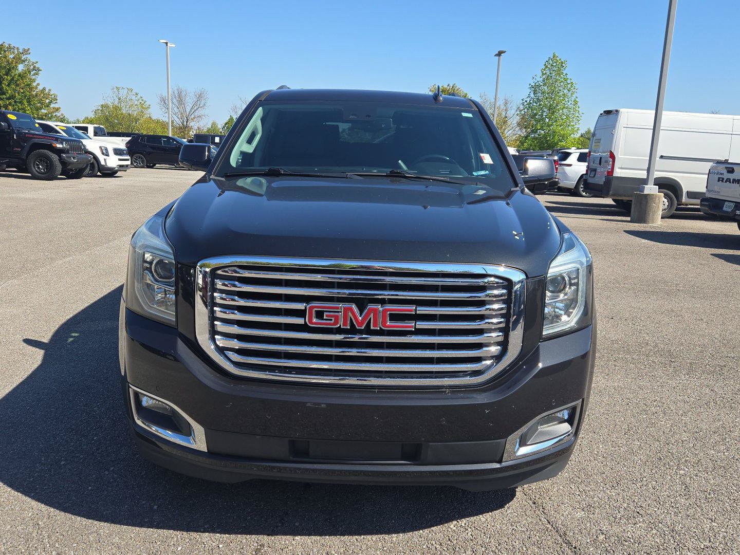 Used 2020 GMC Yukon XL SLT w/ Premium Edition AWD/4WD image 2