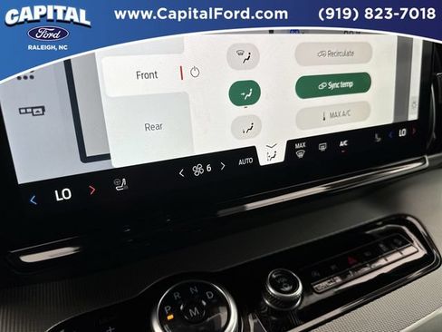 Used 2025 Ford Expedition Active AWD/4WD image 29