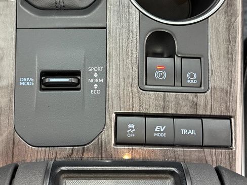 Used 2021 Toyota Highlander Limited AWD/4WD image 26