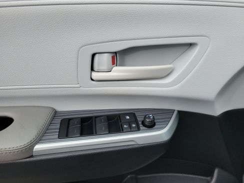 Used 2025 Toyota Sienna LE AWD/4WD image 24