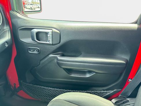 Used 2018 Jeep Wrangler Unlimited Sport S AWD/4WD image 19