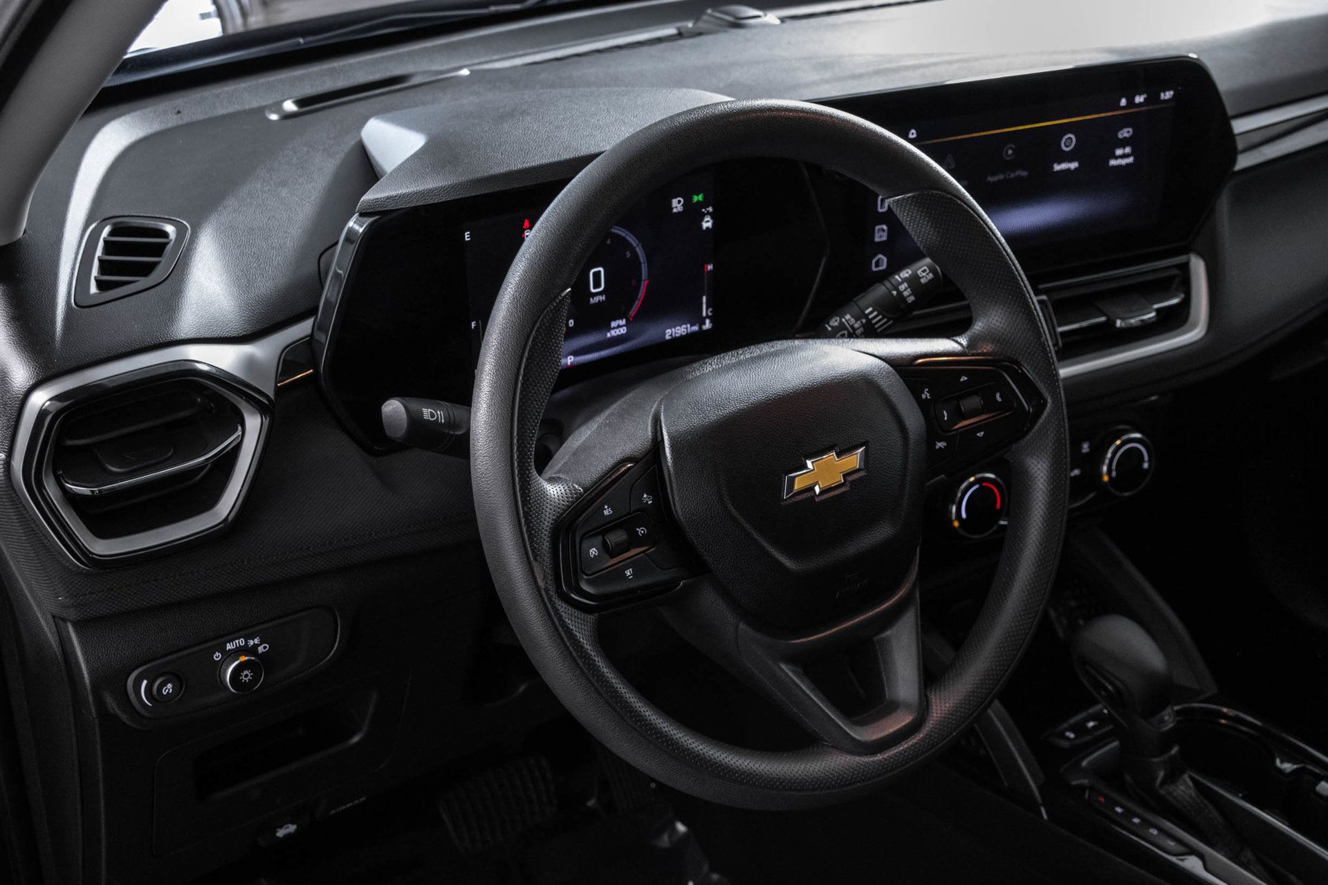 Used 2025 Chevrolet TrailBlazer LT AWD/4WD image 31