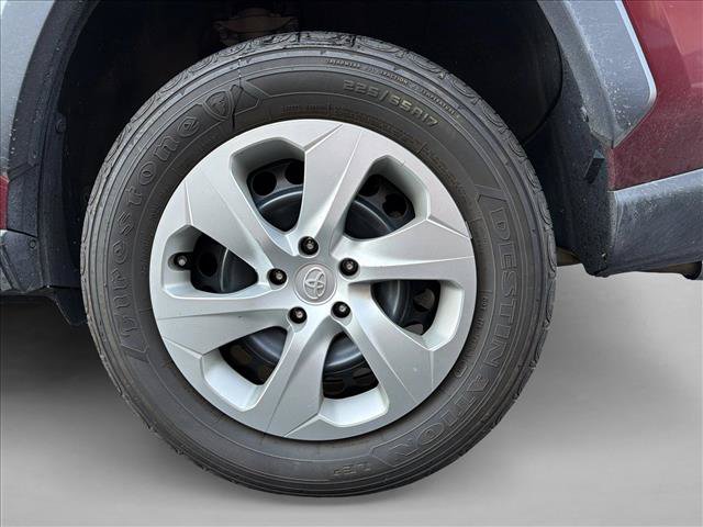 Used 2021 Toyota RAV4 LE AWD/4WD image 9